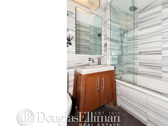 5th image of 88 Greenwich St APT 1318