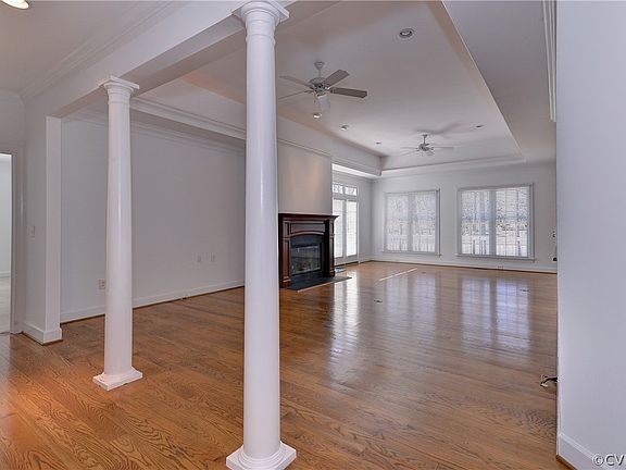 4th image of 105 White Ct