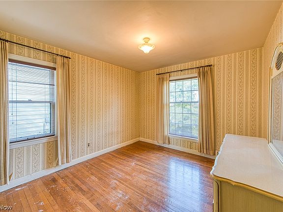 5th image of 354 E 260th St