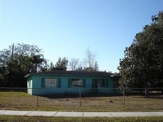 1st image of 1 Willow Dr