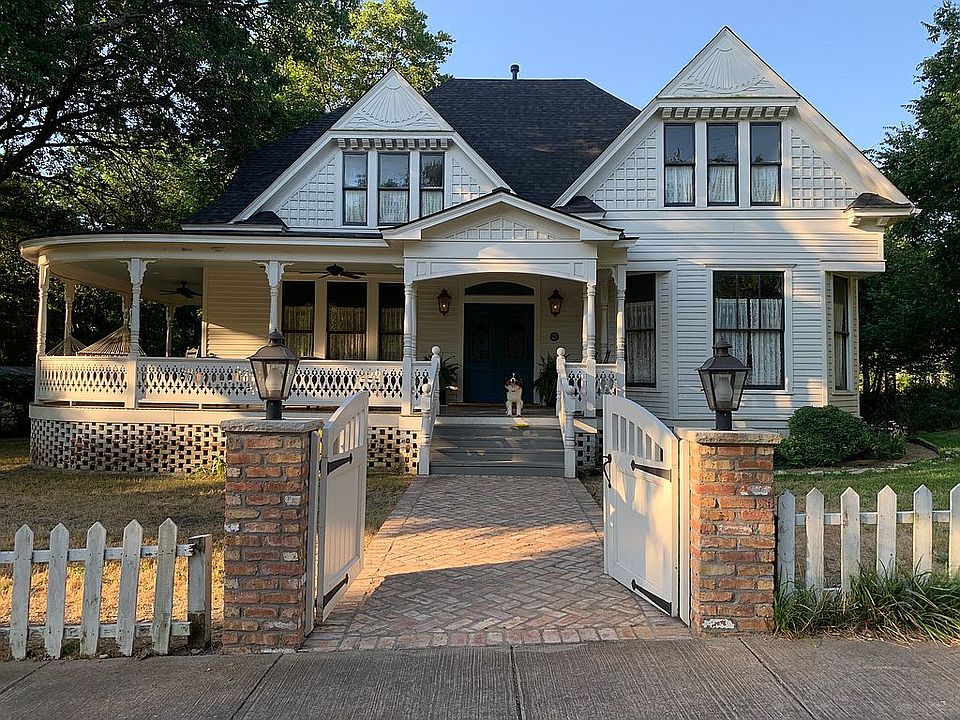 1st image of 615 W Lamar St
