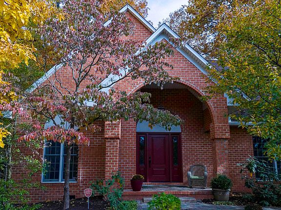 3rd image of 655 Wyndham Woods Cir
