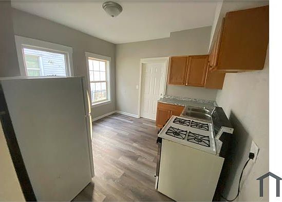 3rd image of 1919 N Indiana Ave
