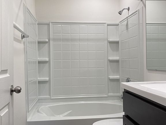 5th image of 3984 Brittany Cir #D