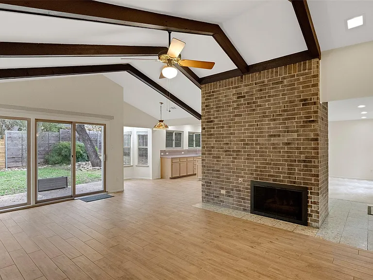 2203 Farnswood Cir — Photo 10