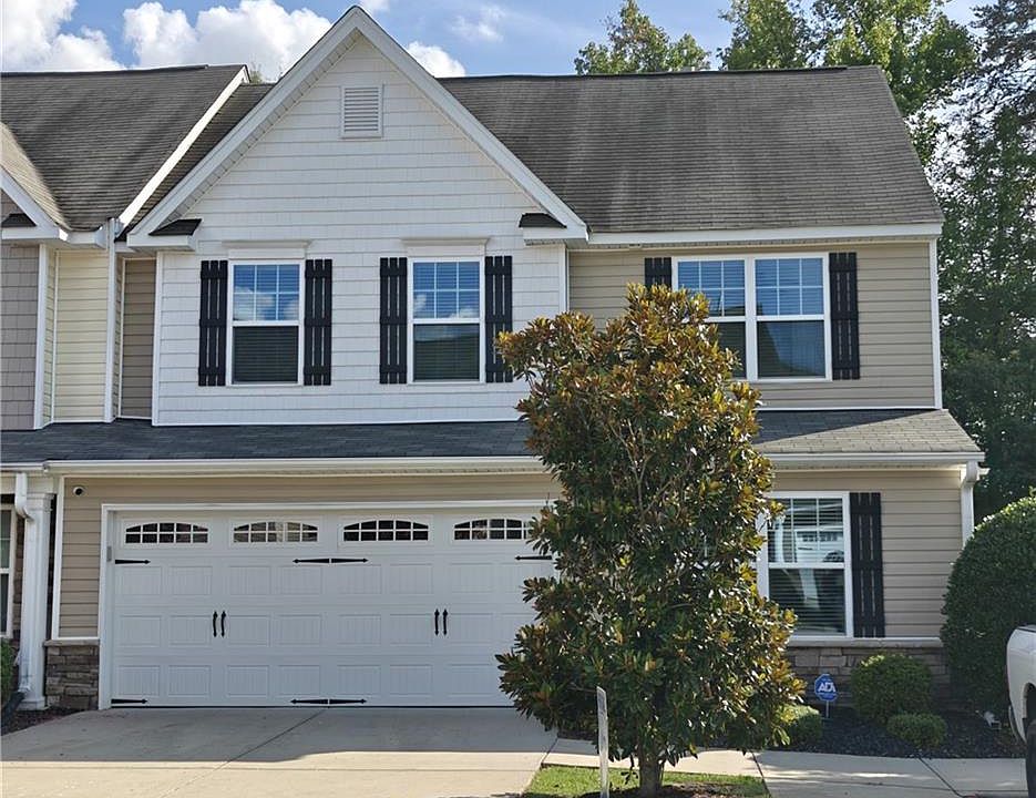 1st image of 109 Tilleys Grove Dr