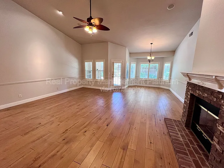 2552 E Kelso Ave — Photo 26