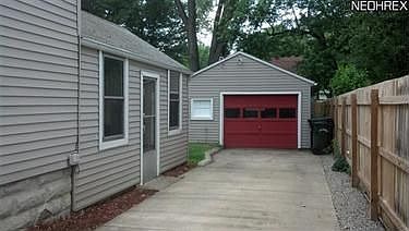 4th image of 378 Woodland Ave