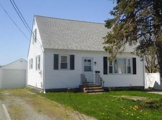 18 Stockton Dr, Middletown, RI 02842