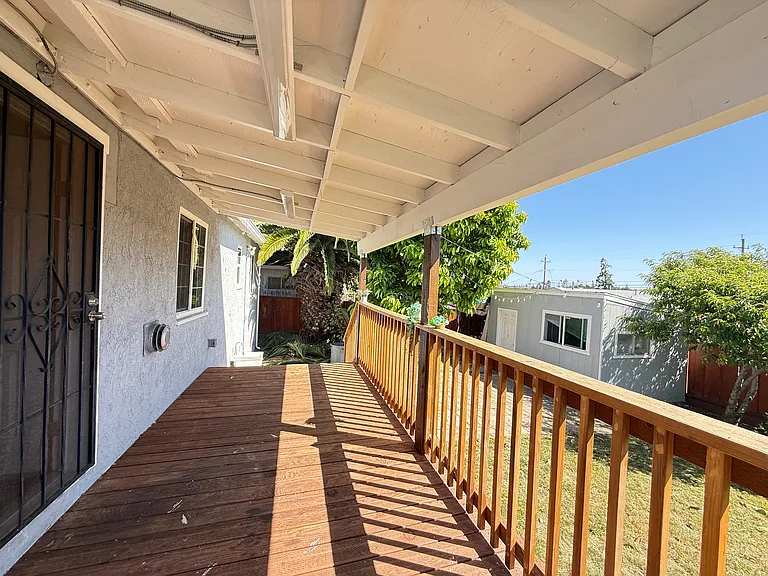 16241 Liberty St — Photo 11