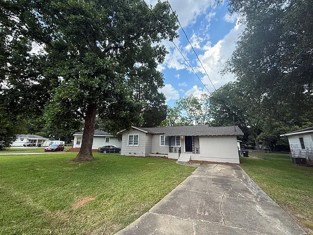 2408 Cornell Ave — Photo 2