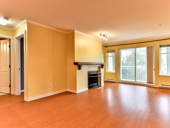 4th image of 1420 Parkway Blvd #312