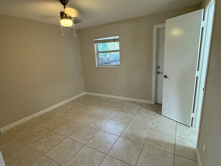700 SW 15th Ave #6 — Photo 6