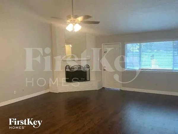 2411 Shady Brook Dr — Photo 3