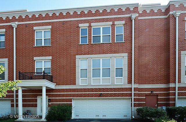 1st image of 2715 W Byron St #39B