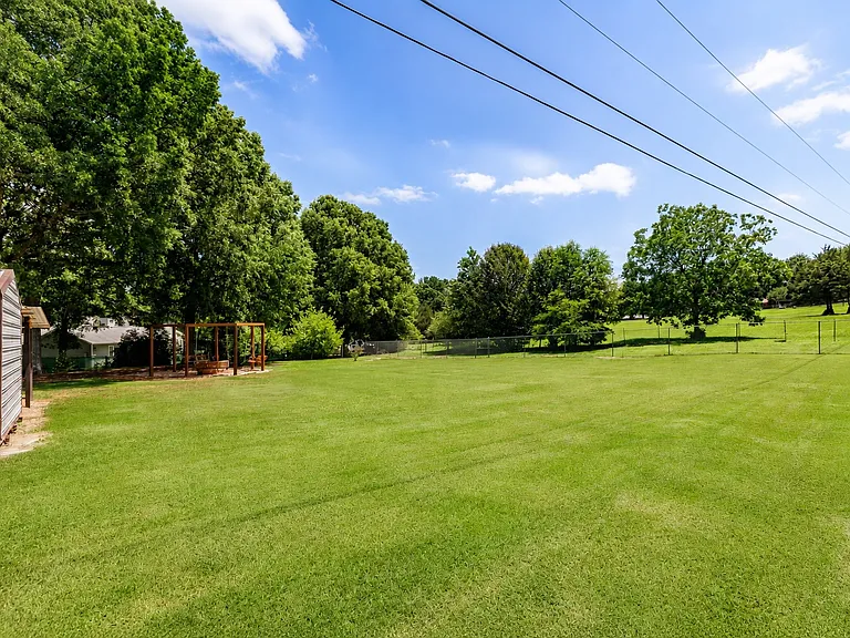 483 Whispering Oaks Dr — Photo 6