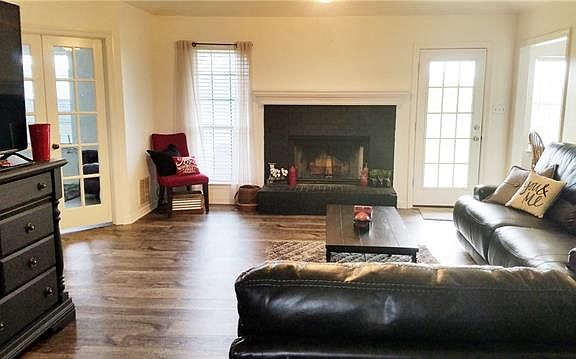 4th image of 120 Creekview Cir