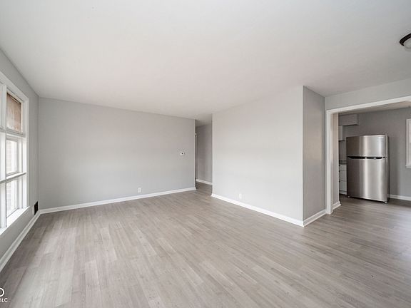 4th image of 1827 Lowell Ave