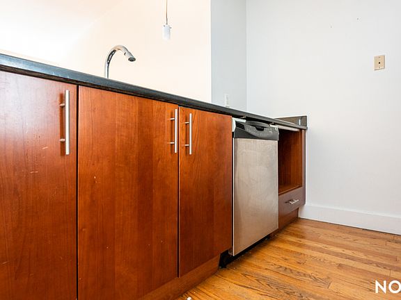 5th image of 756 Myrtle Ave APT 2H