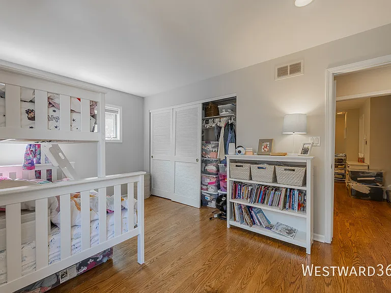 2336 N Lakewood Ave — Photo 17