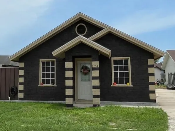 174 E Park Dr, Zapata, TX 78076