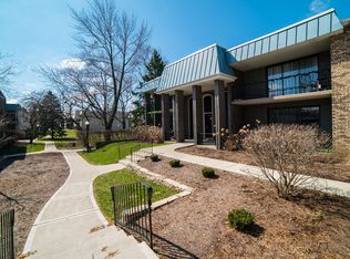 4115 W 98th St APT B, Oak Lawn, IL 60453