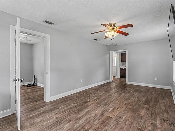5th image of 1034 S DAKOTA AVENUE