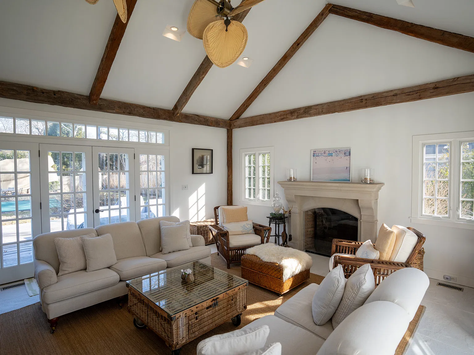 Beautifully Renovated Barn Style with Gunite Pool — Photo 4
