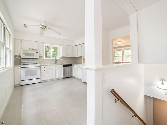 4th image of 13 Timber View Dr