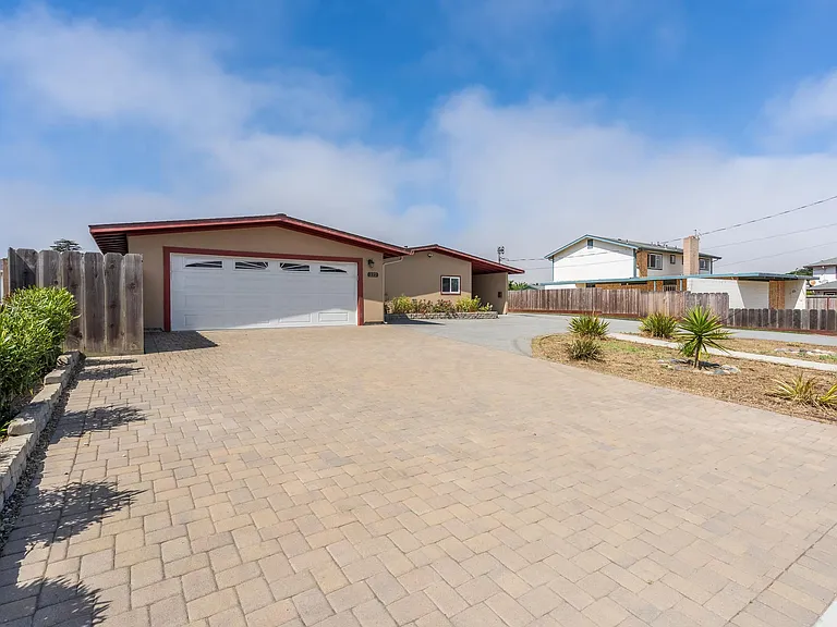 222 Mortimer Ln — Photo 3