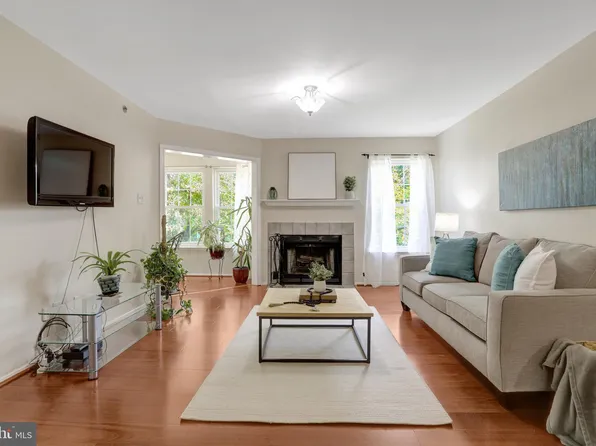 3315 Wyndham Cir APT 2235, Alexandria, VA 22302