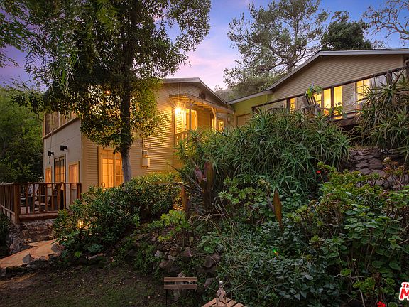 4th image of 913 Fernwood Pacific Dr