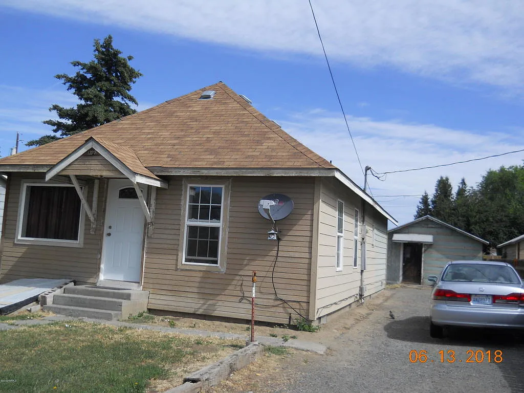 1208 Yakima Ave photo 1