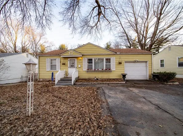 8921 E 75th St, Raytown, MO 64138