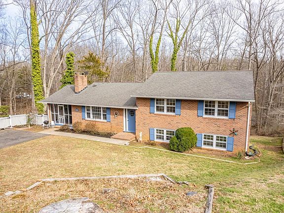 2nd image of 2046 Woodcrest Dr