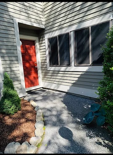 121 Stone Mdw Photo 1