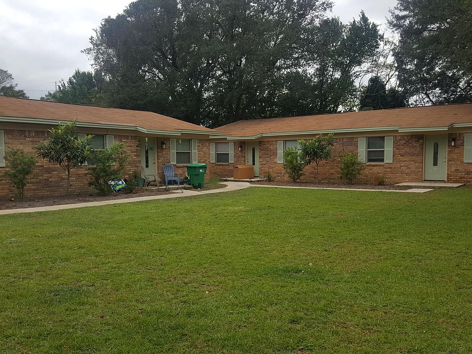 1st image of 806 Fairview Dr APT A