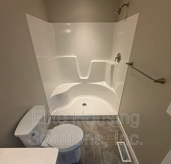 445 S 14th St — Photo 8