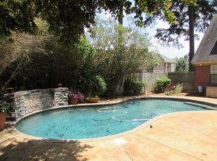 1542 Northlake Cir, Jackson, MS 39211