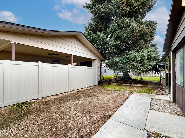 1011 W Willow Ave — Photo 13