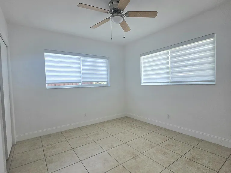 806 N 31st Ct — Photo 26