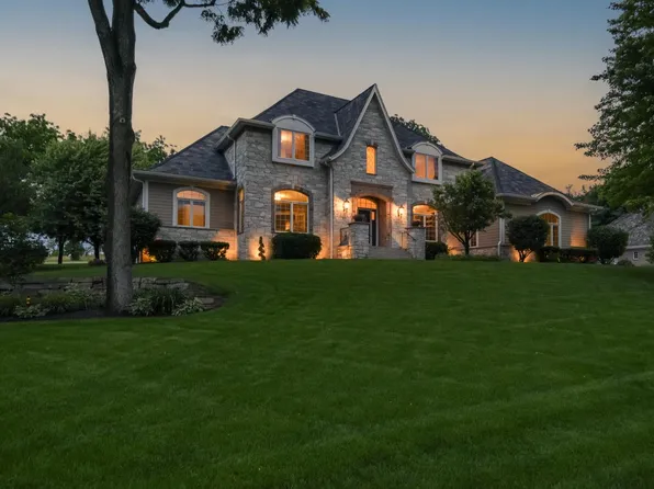 S76W26010 Prairieside DRIVE, Waukesha, WI 53189