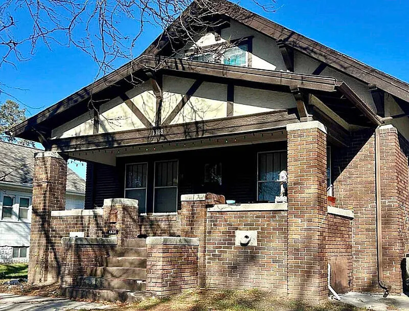 4 bed, 2.0 bath, 1833 sqft, $1,675 — Photo 1