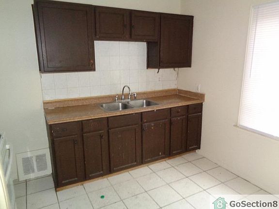 4th image of 19624 Wexford St