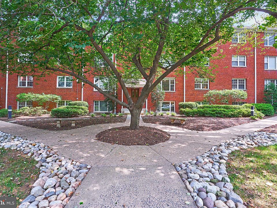 1st image of 1425 N Nash St #105