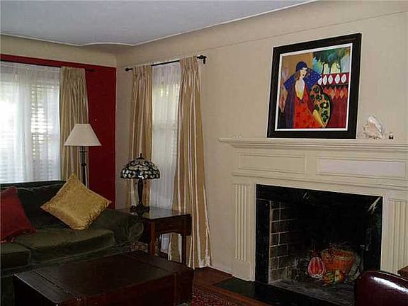 3rd image of 2807 Densmore Dr