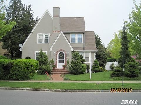 1st image of 16 Bayview Ave