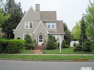 16 Bayview Ave, Massapequa, NY 11758