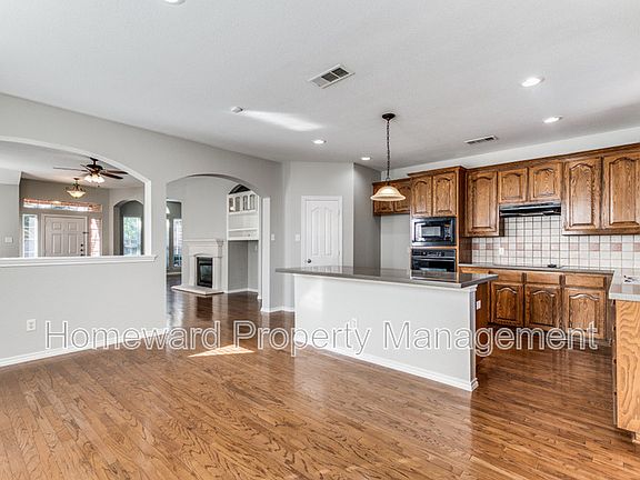 5th image of 2705 White Rock Dr