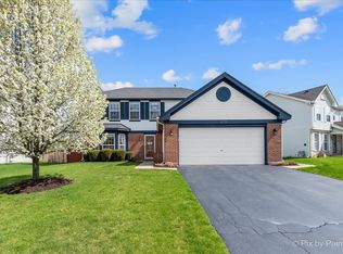 670 Maple Dr, Streamwood, IL 60107